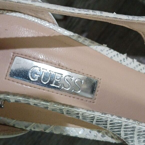 Guess Jacoba Platform High Heel 4.5"   classy elegant Pump Size 7.5  EUC - Picture 6 of 8